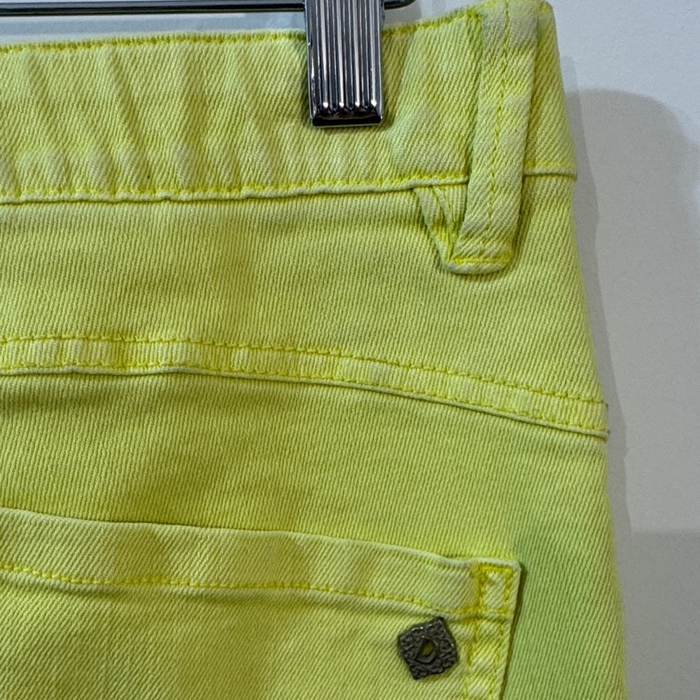 Democracy Women’s Lime Yellow High Rise Cropped Cuffed Jeans Size 2 - Picture 3 of 14